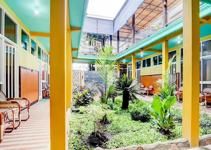 OYO 90303 Cafe&Homestay Kolam Pancing Abah Malang